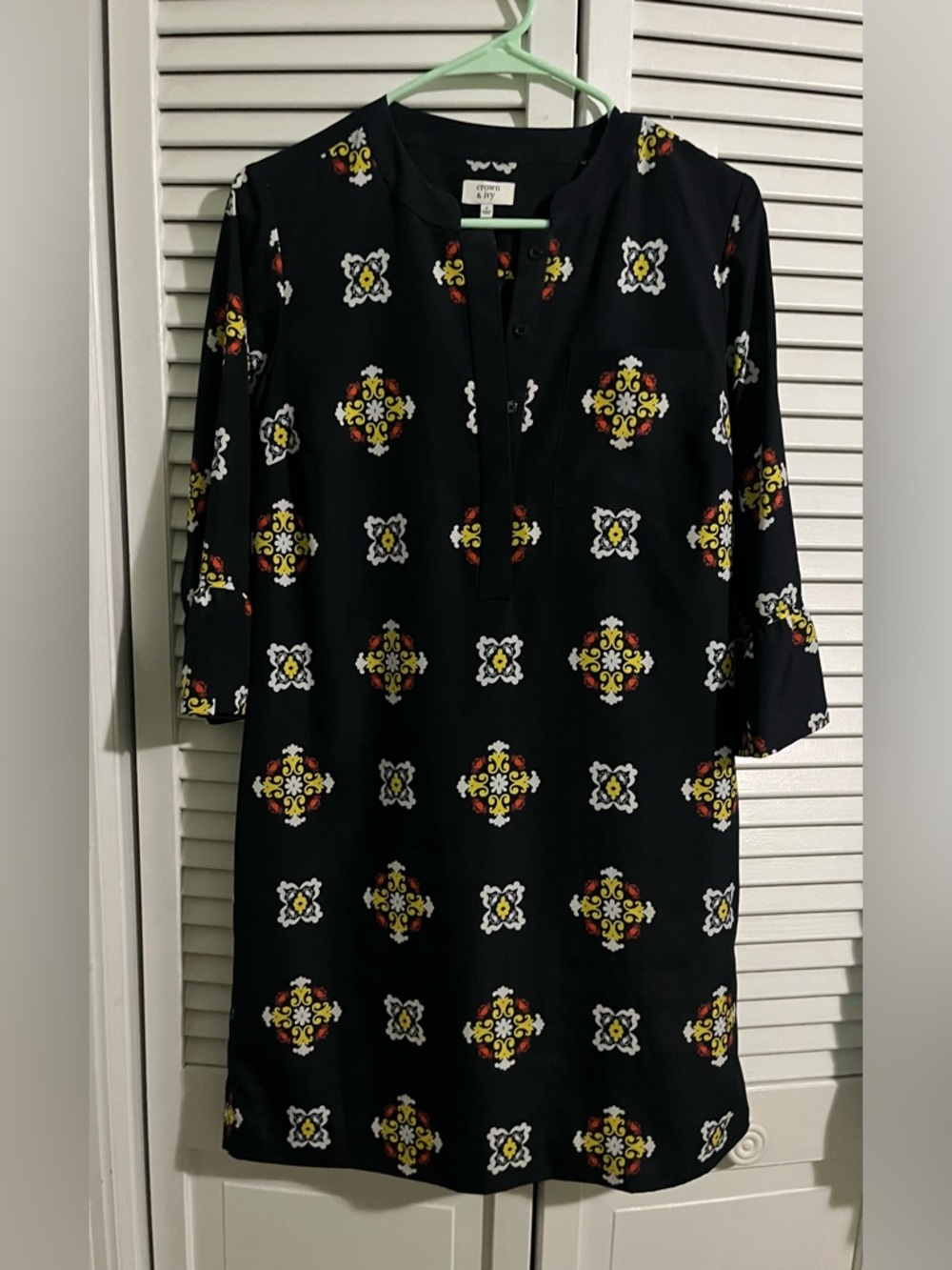 Crown & Ivy Navy Shift Dress Yellow, White and Orange Medallion Print Size 4